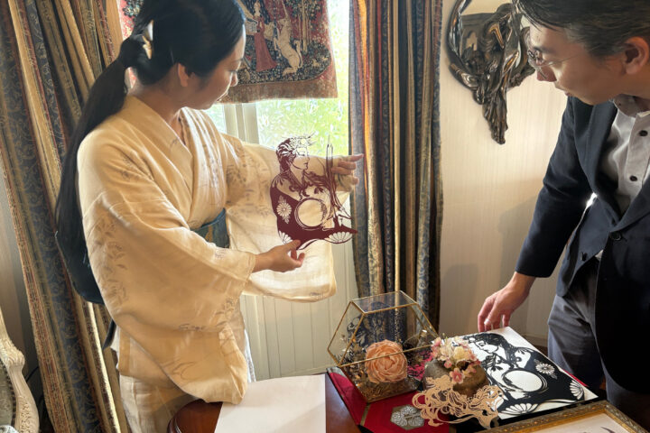 宮本なる　刀絵帰蝶　切り絵　作家　対談　インタビュー　切り絵御朱印　東京紙器