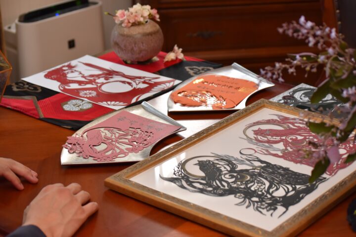 宮本なる　刀絵帰蝶　切り絵　作家　対談　インタビュー　切り絵御朱印　東京紙器